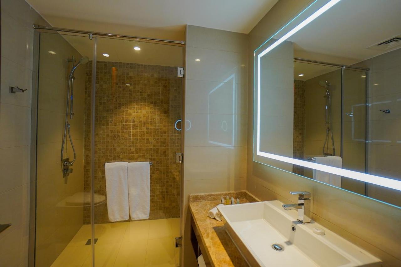 The Grand Lux Hotel Doha Buitenkant foto Bathroom