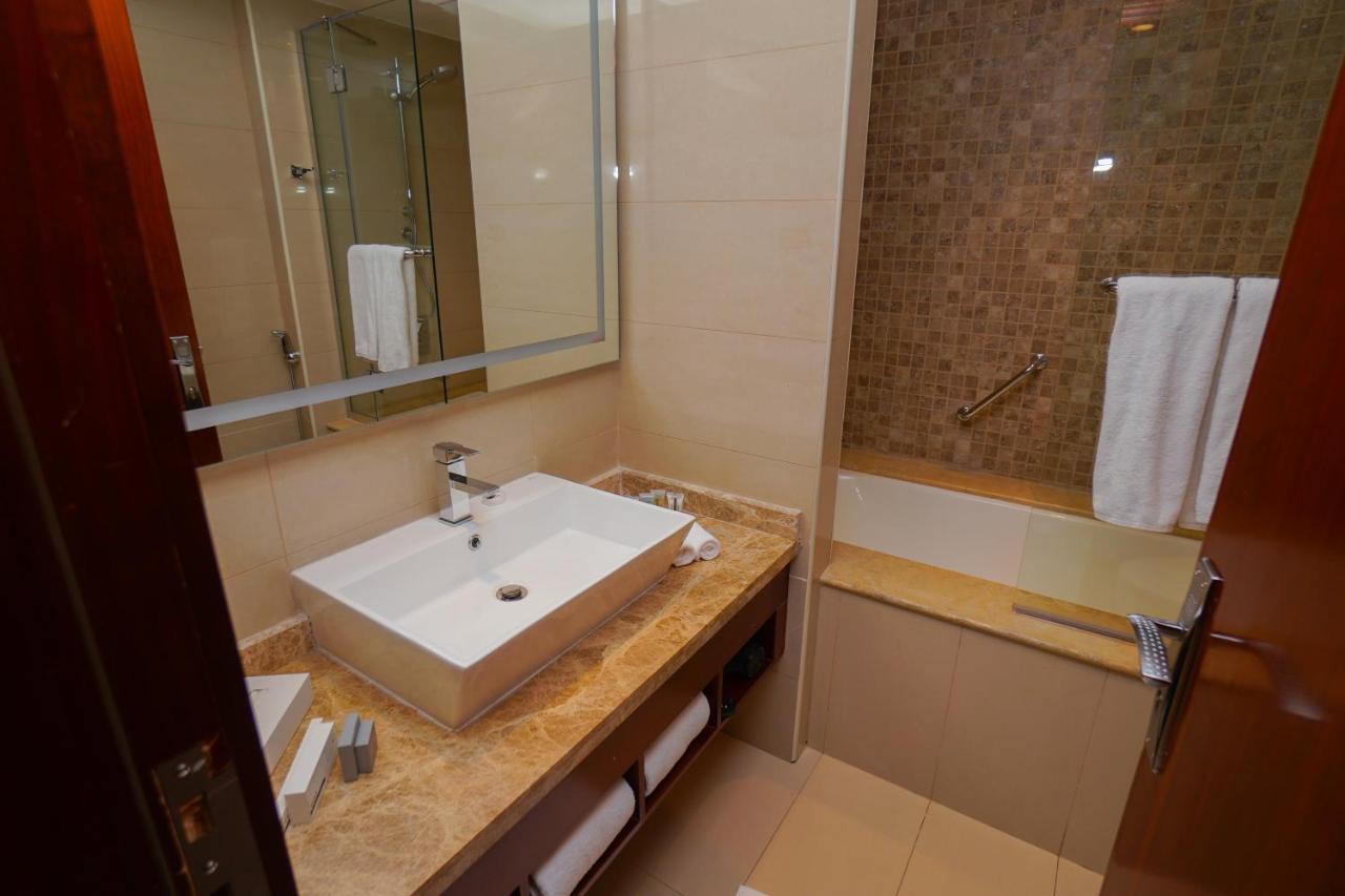 The Grand Lux Hotel Doha Buitenkant foto Bathroom