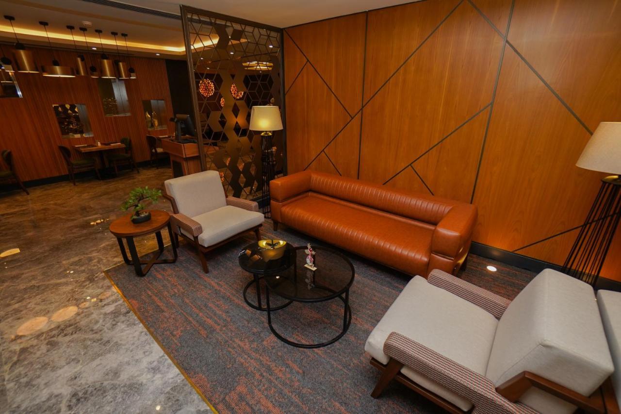 The Grand Lux Hotel Doha Buitenkant foto The interior of the hotel