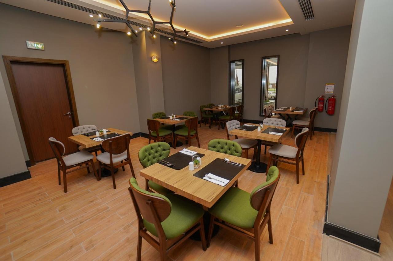 The Grand Lux Hotel Doha Buitenkant foto The restaurant