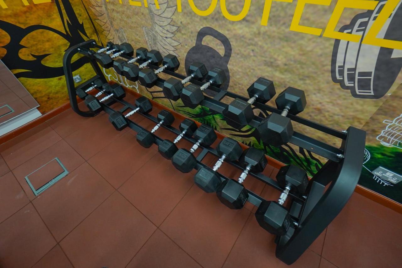 The Grand Lux Hotel Doha Buitenkant foto Dumbbell rack