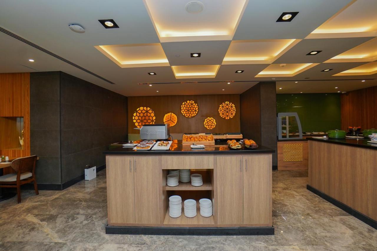 The Grand Lux Hotel Doha Buitenkant foto The interior of the lounge