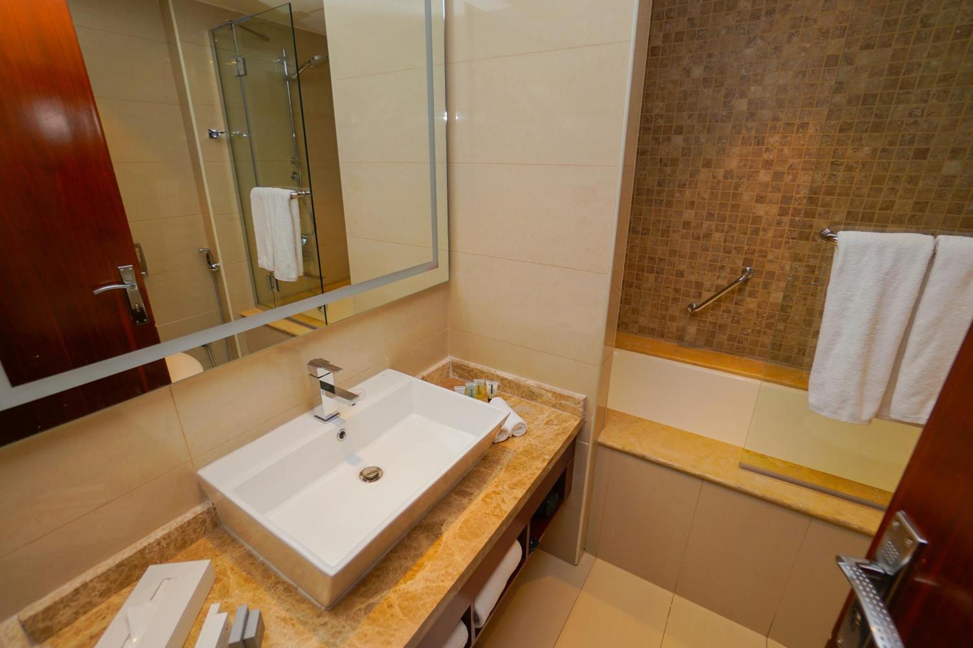 The Grand Lux Hotel Doha Buitenkant foto Bathroom