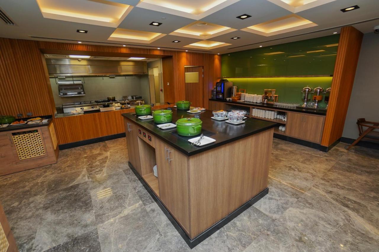 The Grand Lux Hotel Doha Buitenkant foto The kitchen at the Royal Brunei Airlines VIP Lounge at Brunei International Airport